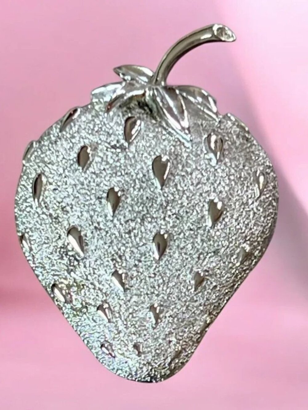 Sarah Coventry Vintage Silver Tone Strawberry Brooch Pin Textured #0193 NEW